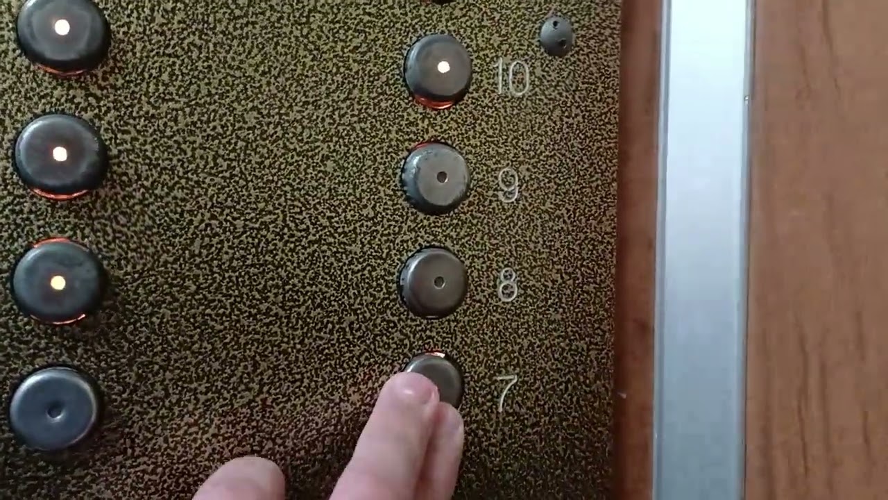 Лифт КМЗ 1995 года 1905 года 2 подъезд 2 Новосибирск