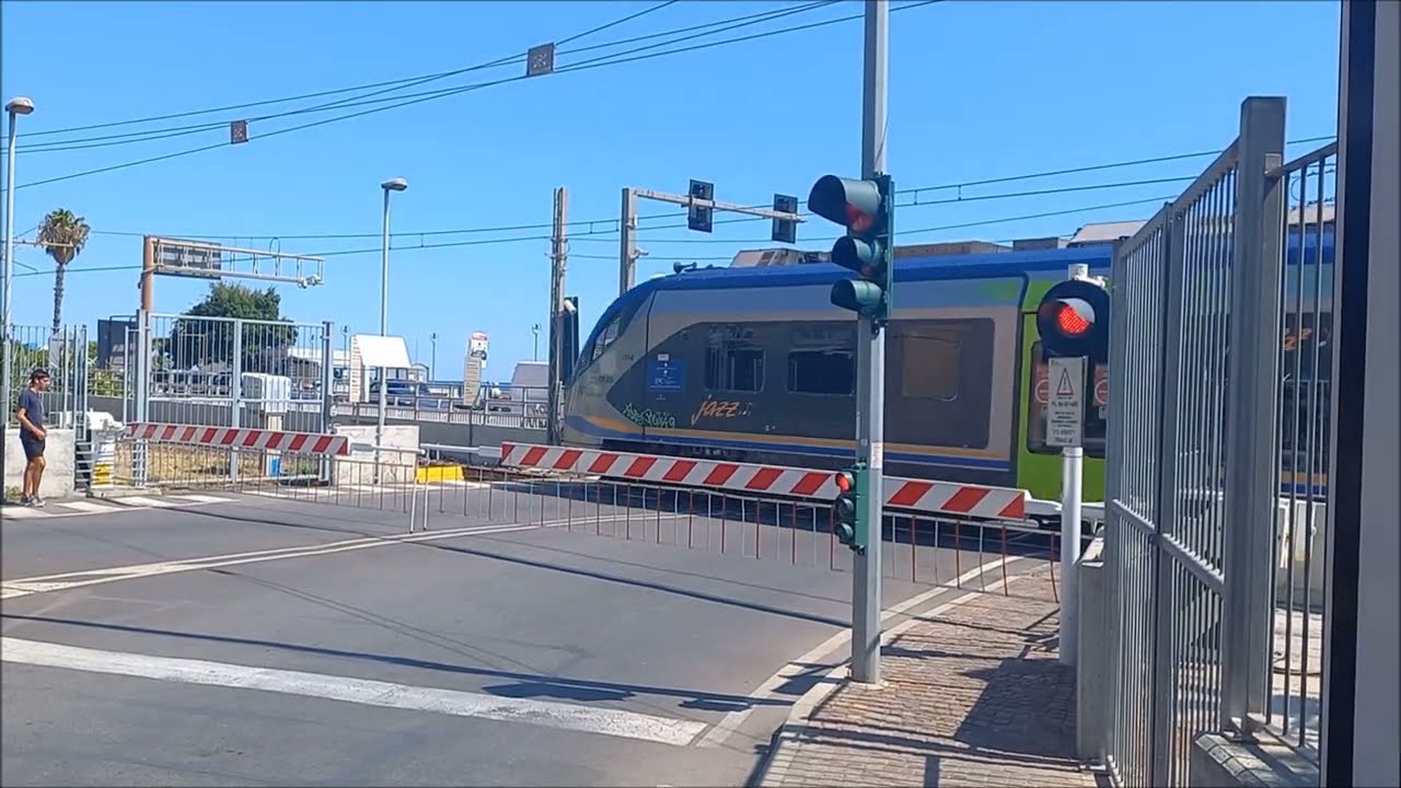 Passaggio a livello Borgio Verezzi (SV) modificato - Modified level crossing - Bahnübergang