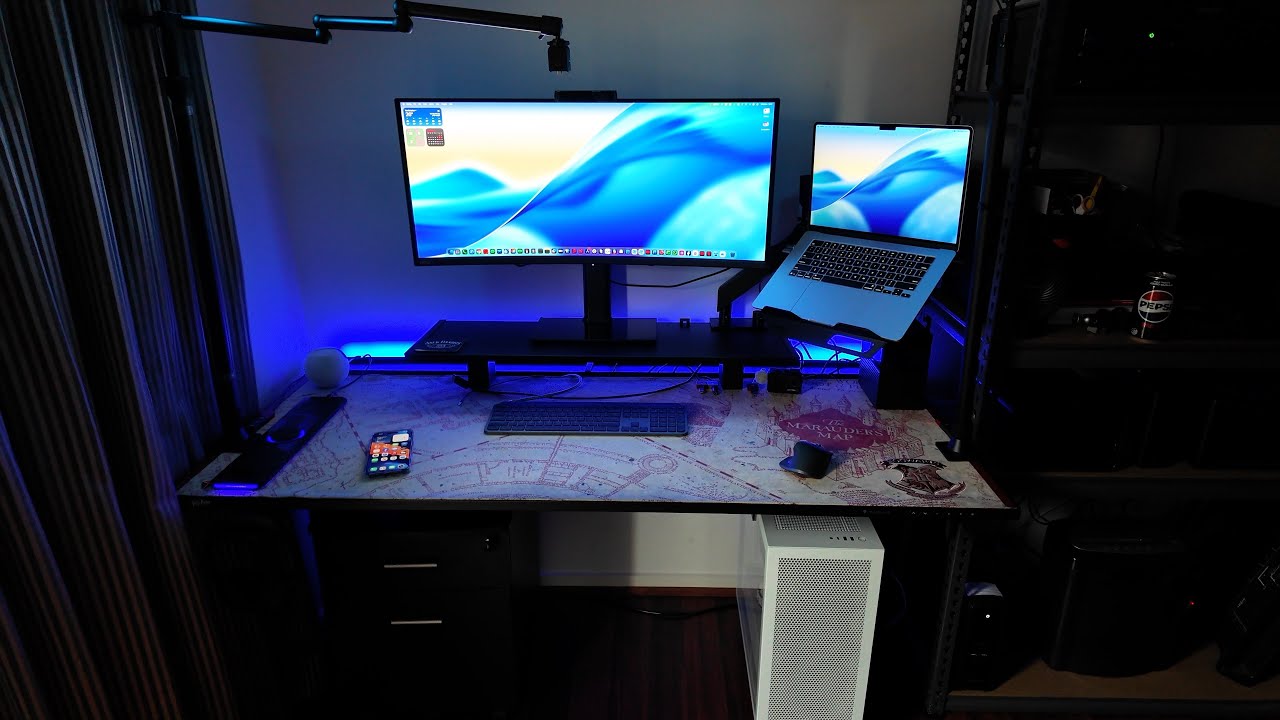 The phenomenal SECRETLAB Magnus Pro Desk with accessories.