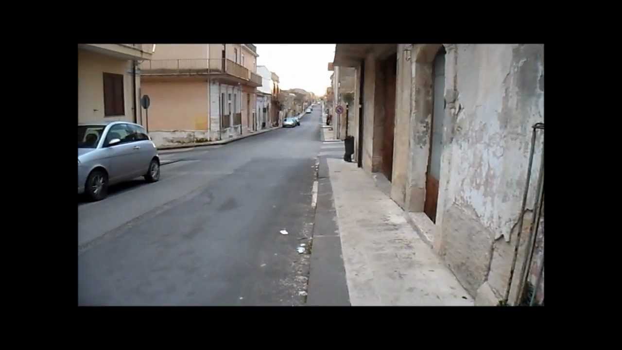 Guida lungo la strada principale di Cassaro
