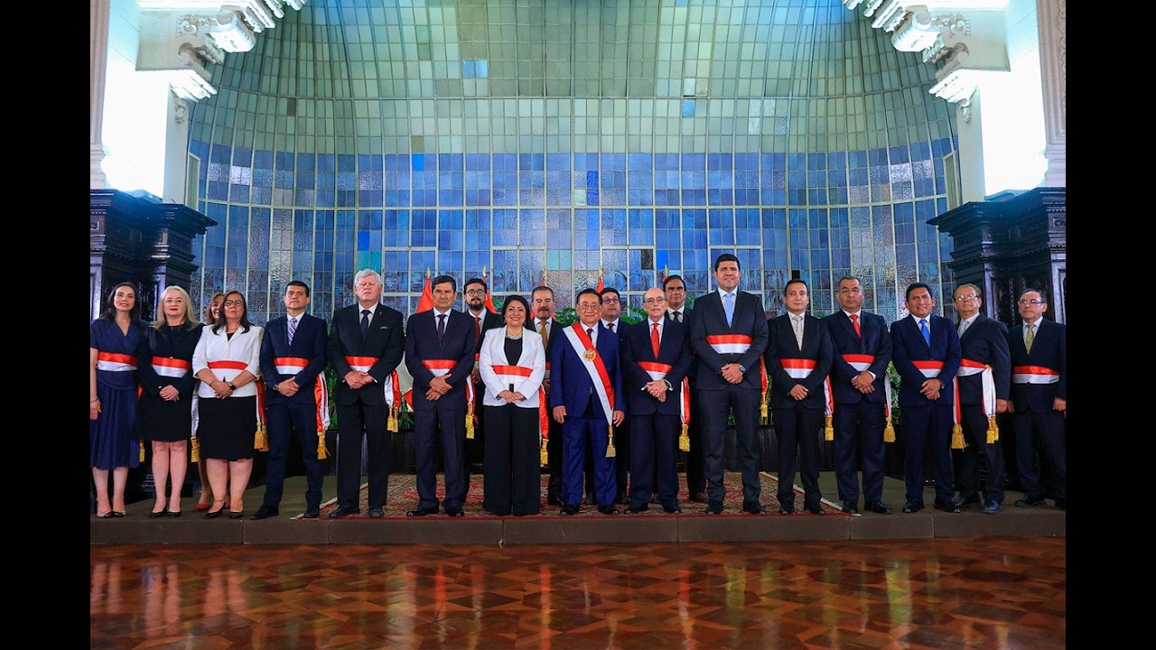 José Balcázar toma juramento al nuevo gabinete liderado por Denisse Miralles
