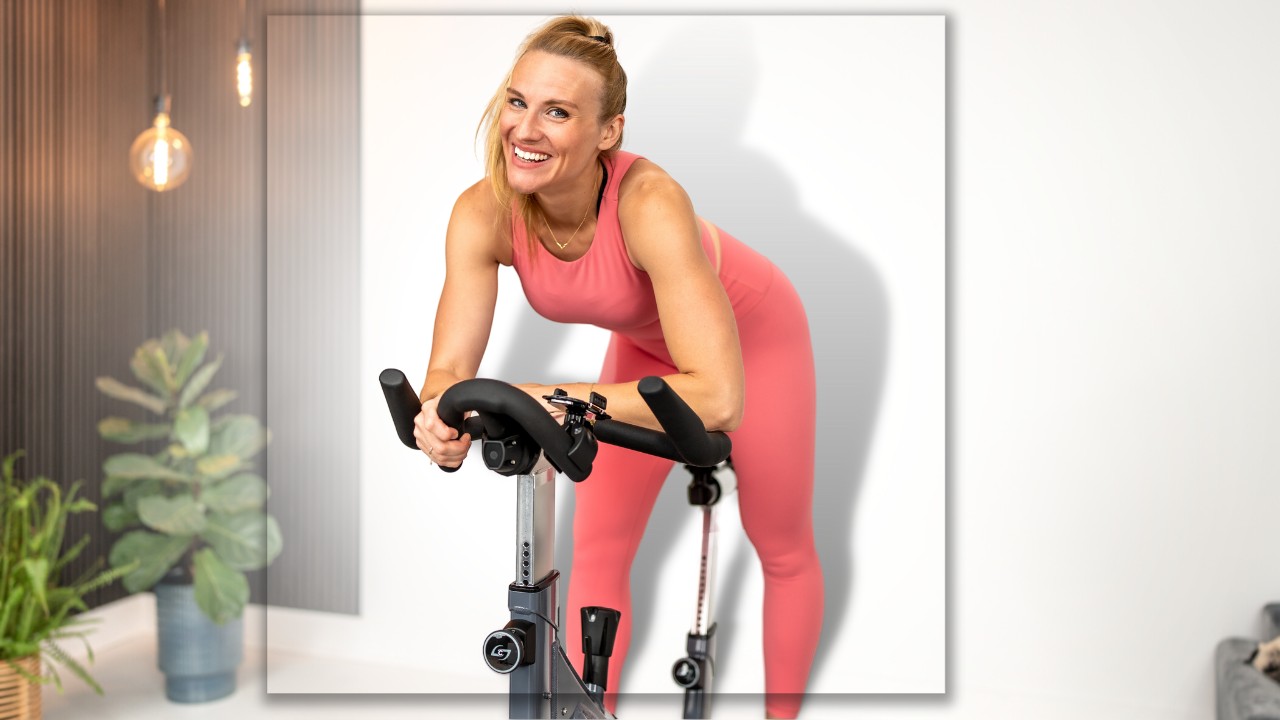 Это НАМНОГО веселее, чем обычное занятие на велотренажере | 20-минутное ВЕСЕЛОЕ И ЭФФЕКТИВНОЕ зан...