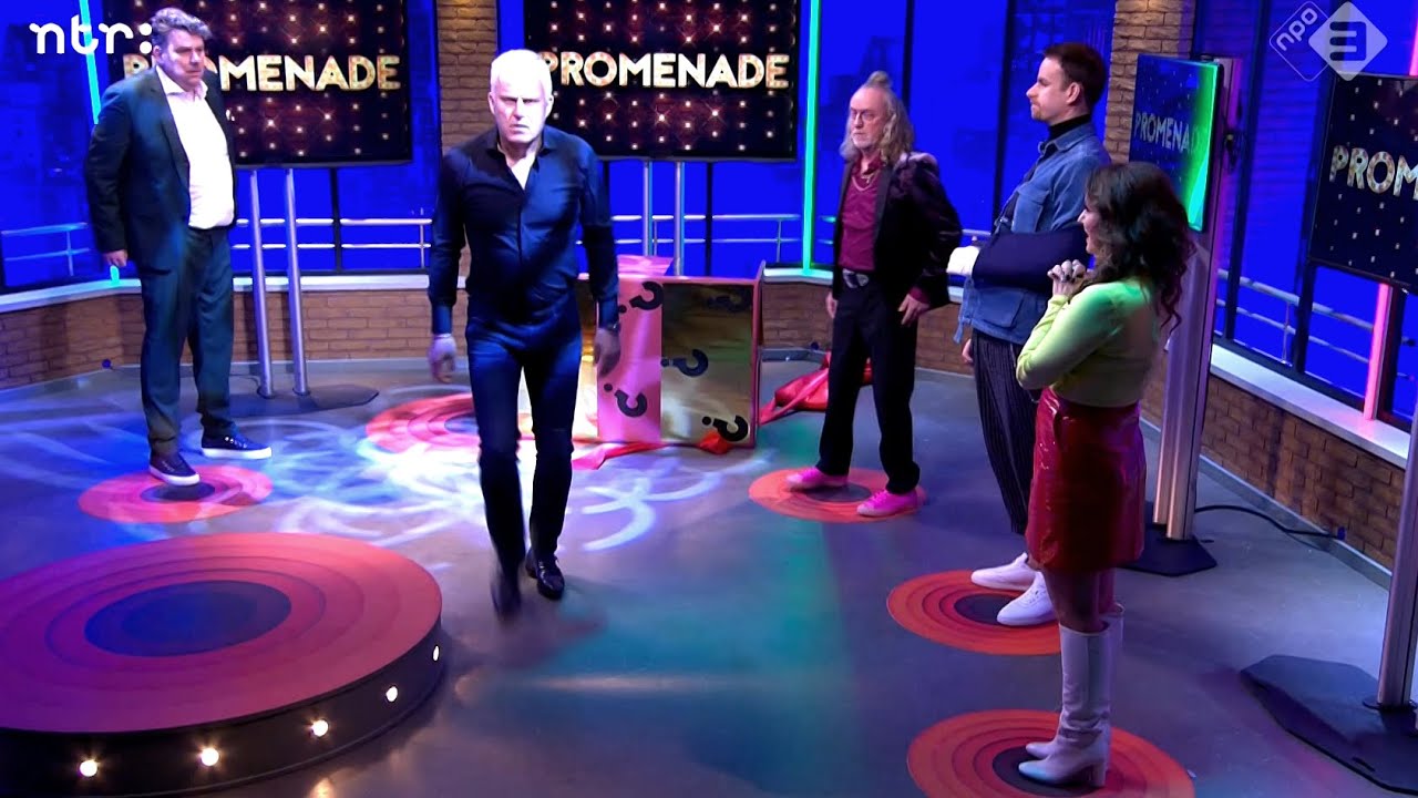 Peter R. de Vries duikt vol zelfspot op als mystery guest in Promenade quiz Bent u Peter R. De Vries