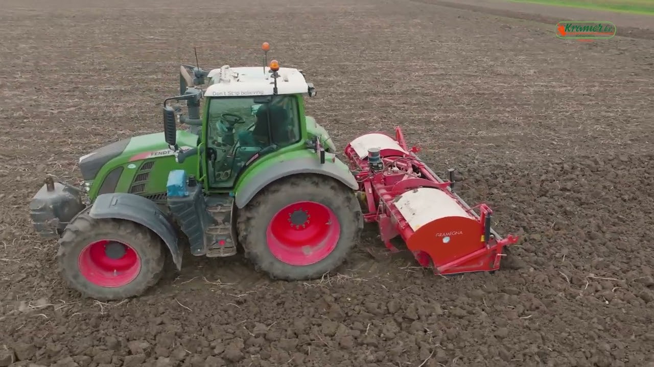 Kramer GRAMEGNA spitmachines bij Landbouwbedrijf Jan Bakker  - 2 x 4 meter