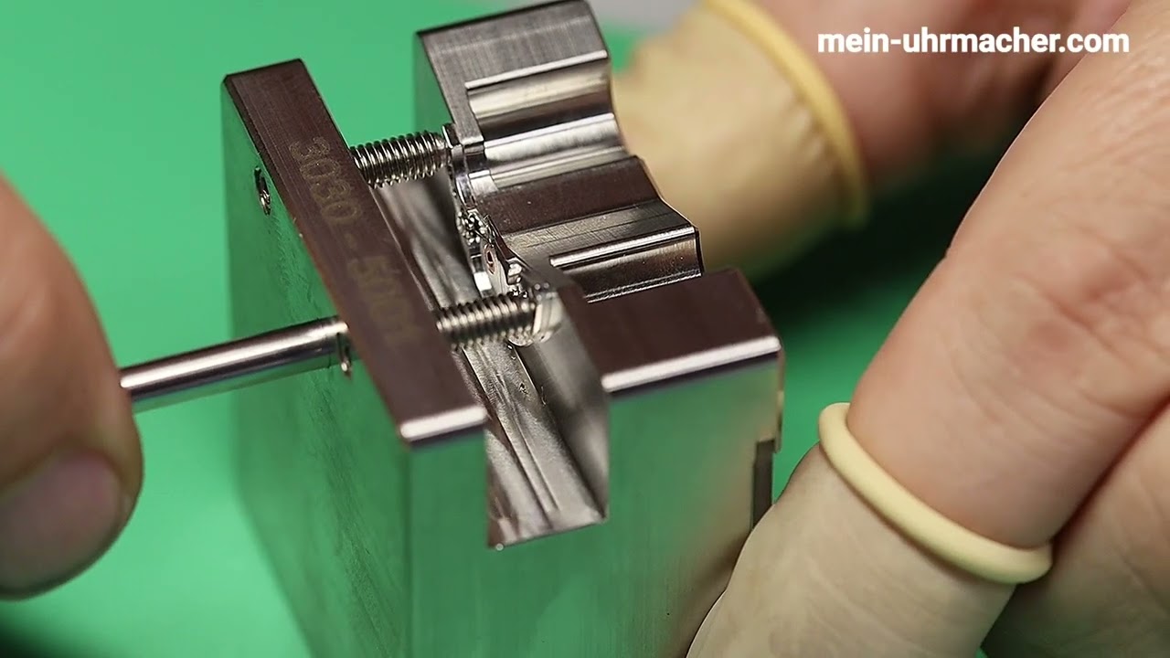 Reparatur einer Federhausbrücke Rolex 3035
