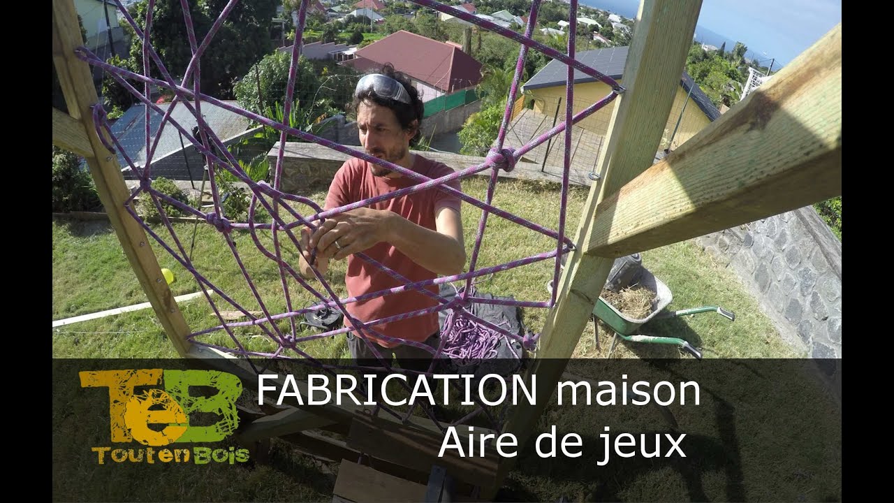 Fabrication maison d'une aire de jeux, un bricolage pour les enfants.