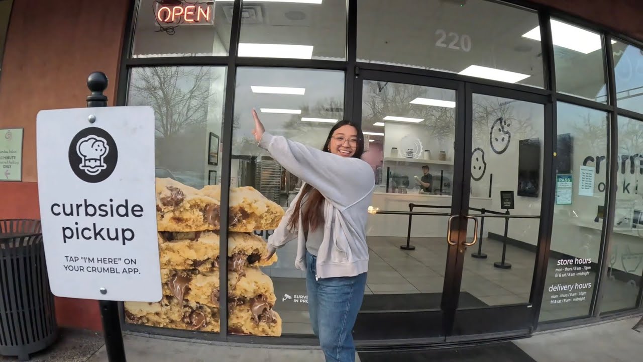 Rating Crumbl Cookies!