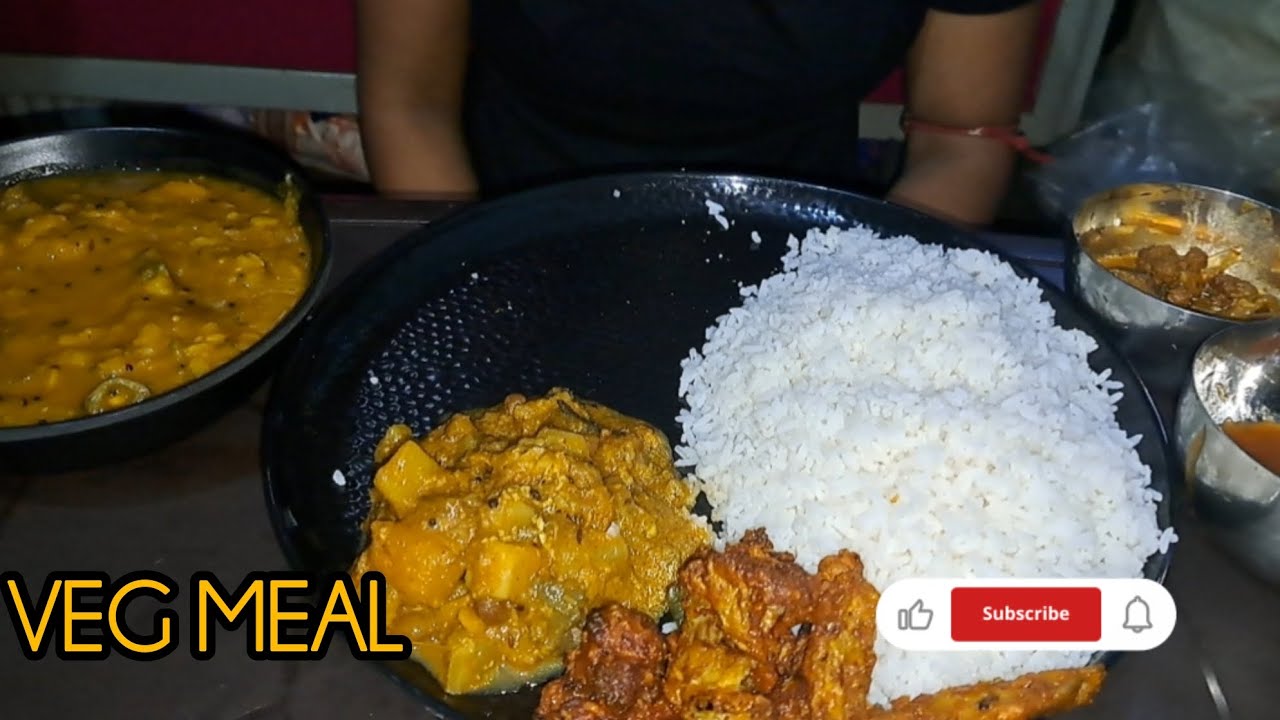 EATING RICE DALMA MIXVEG CURRY CAULIFLOWER CURRY CHIPS TOMATO KHATA #mukbang #viralvideo #odiagirl 