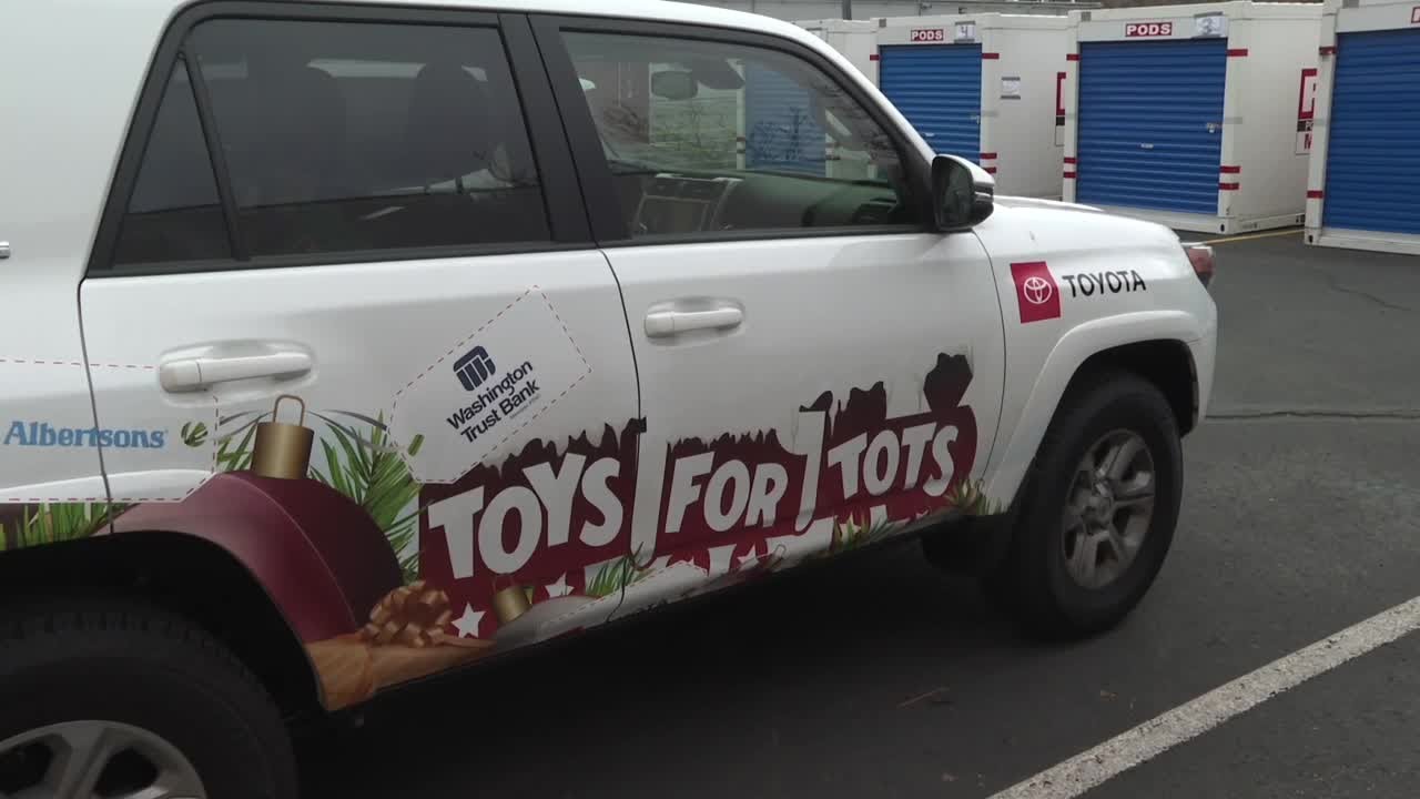 Marines prepare Toys for Tots donations for distribution