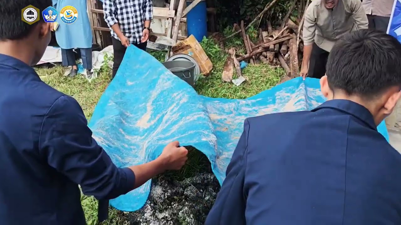 Pemberdayaan Mitra Peternak Lemboo Farm Melalui Pemanfaatan Limbah Ternak Menjadi Pupuk Organik