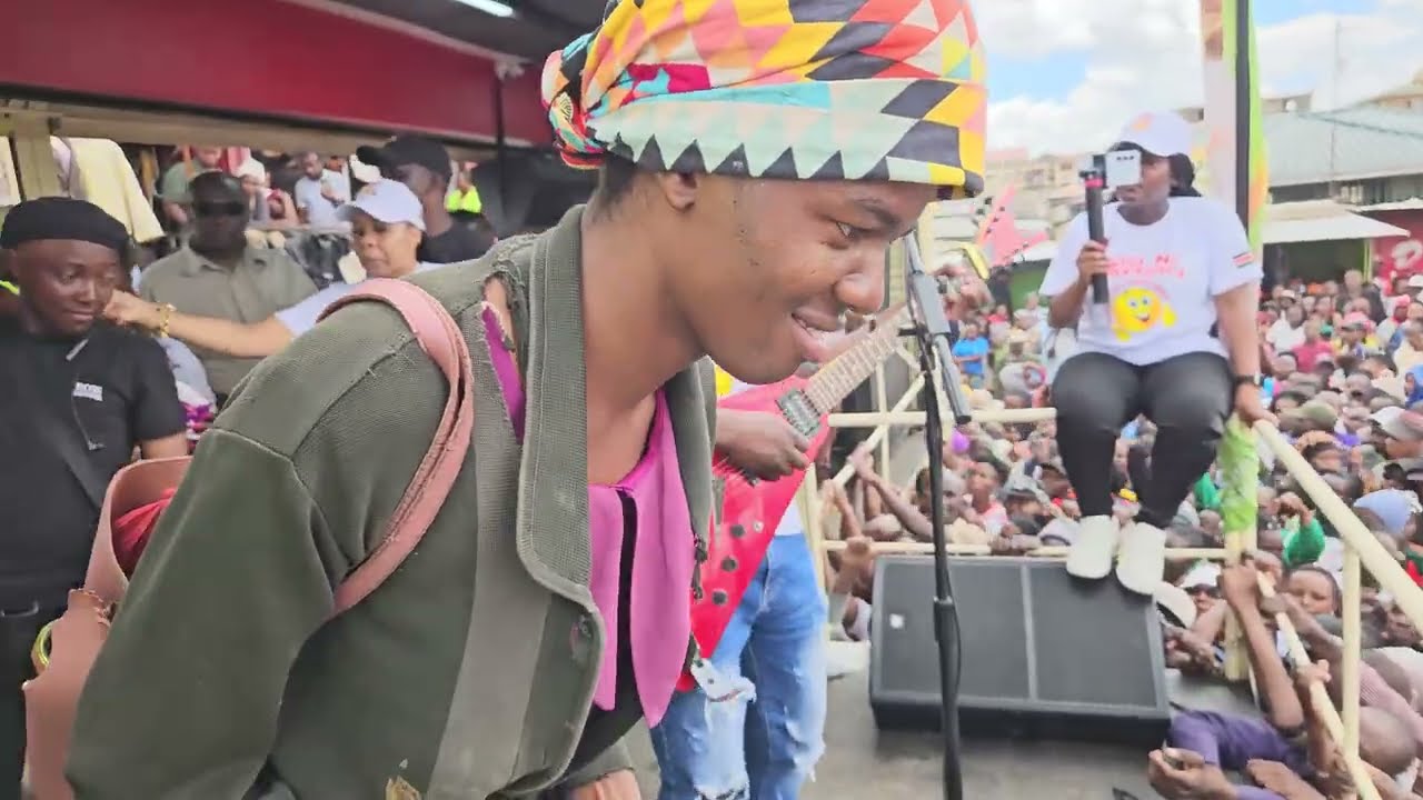 Dada sara performing mugithi with waithaka wa jane hii ni moto