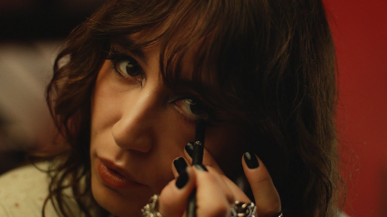 Iz&iuml;a - Etoile noire (Clip Officiel)