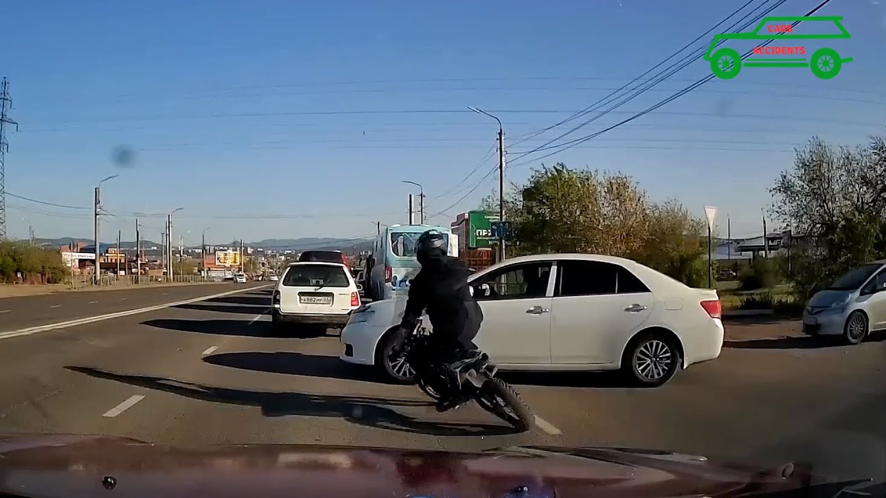 Accidents and situations with motorcycles and mopeds  || Cars Accidents