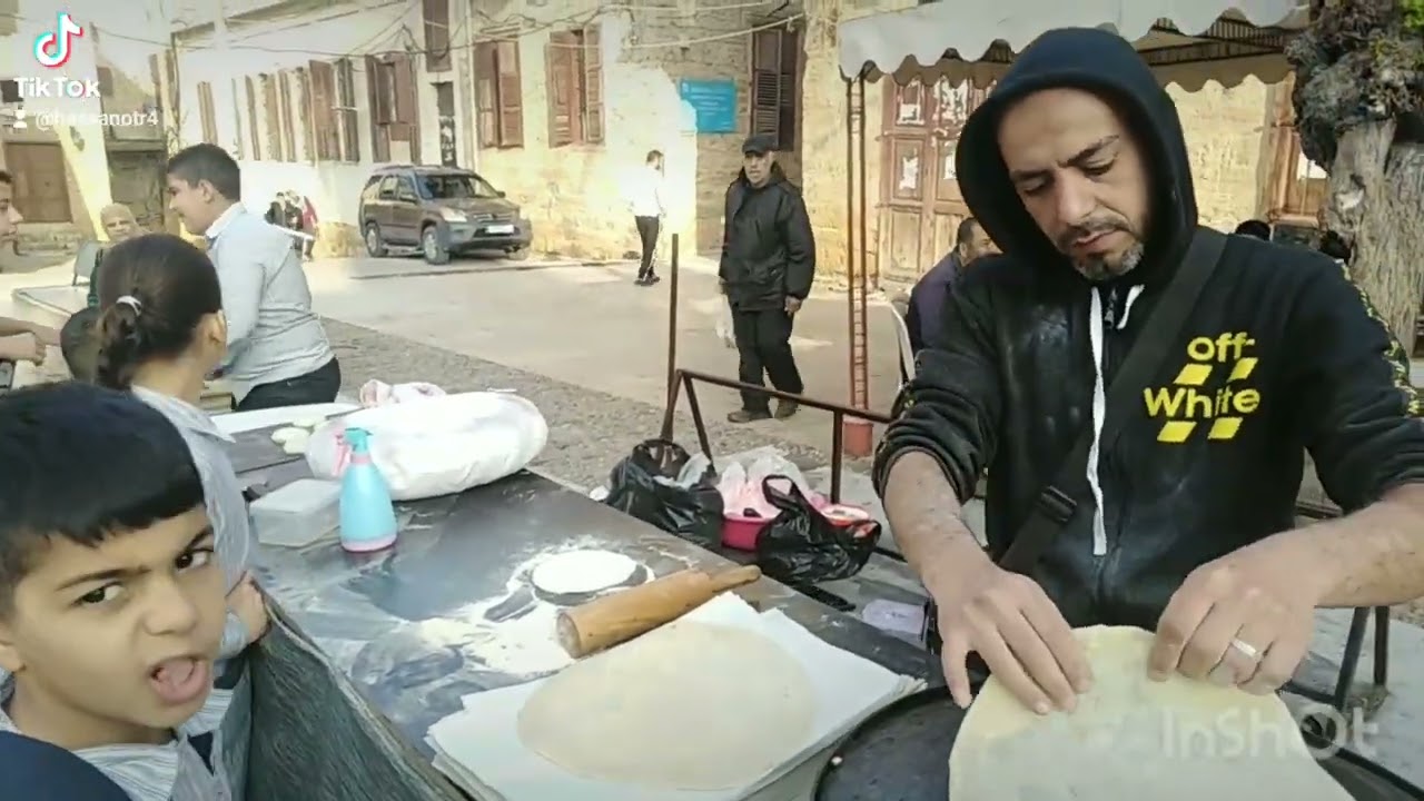 رغيف الطفولة الابيض زمنا صيدا القديمه ساحة باب السراي (تصوير حسان اطرق)