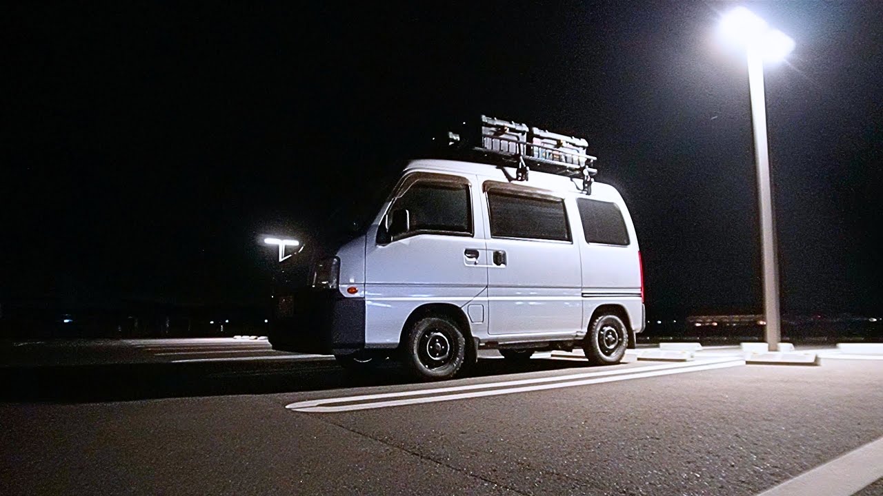DIYした軽バンで車中泊する夫婦/千葉県南房総