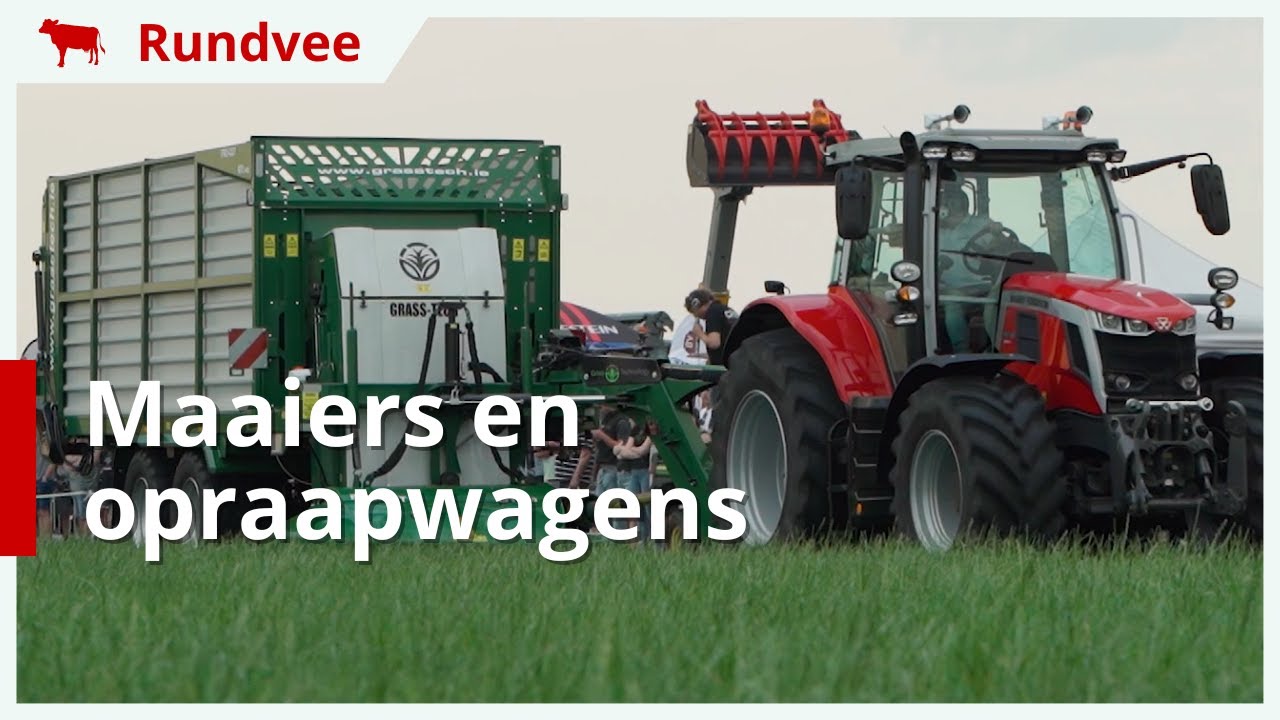 Maaiers en opraapwagens in actie
