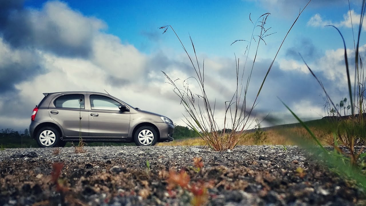 Toyota Etios 1,3 X hatch automático com Bob Sharp
