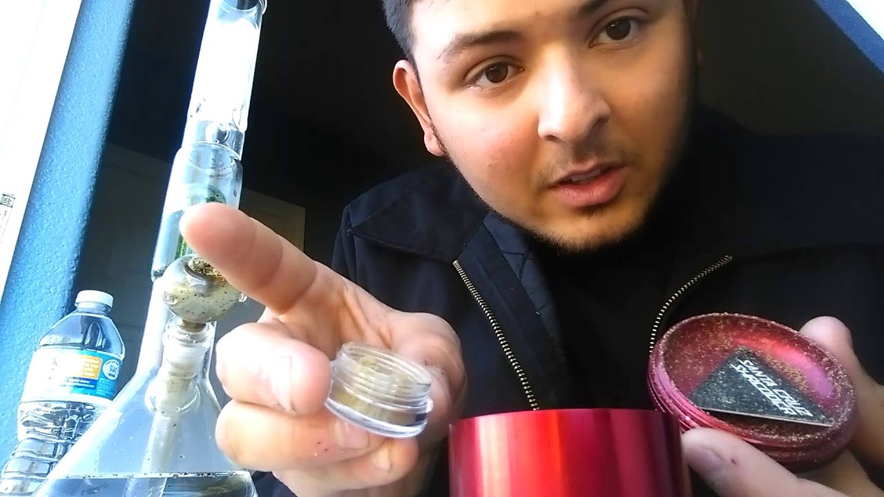 Weed shop haul! And a little toke👌🍁💨
