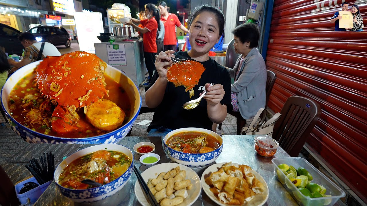 Bất ngờ với quán Bánh Canh Cua Gạch 200k mỗi ngày bán 4 nồi nước lèo khổng lồ ở Sài Gòn