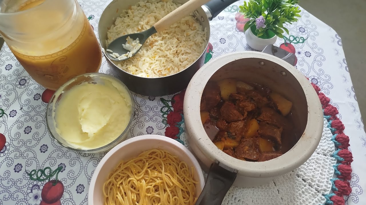 Preparei um almoço🤤 fiz carne de panela, minha mãe veio almoçar comigo