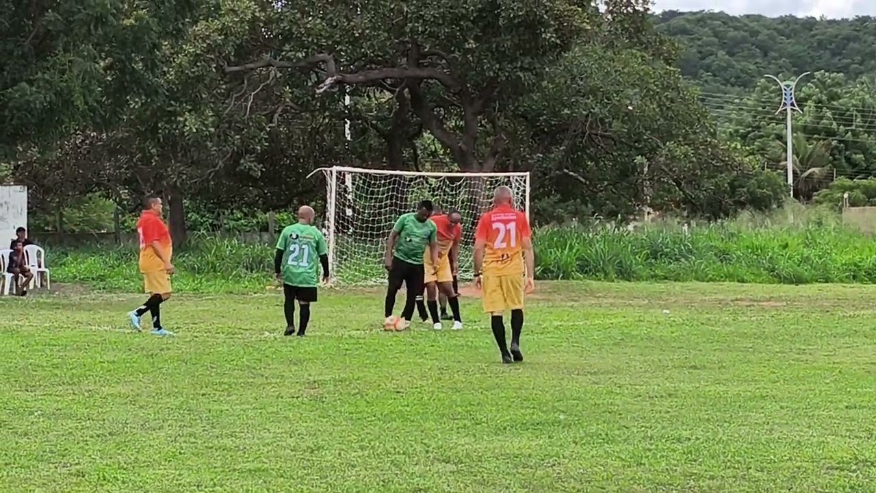 O segundo gol veio numa cobrança de falta sensacional do Amaury 