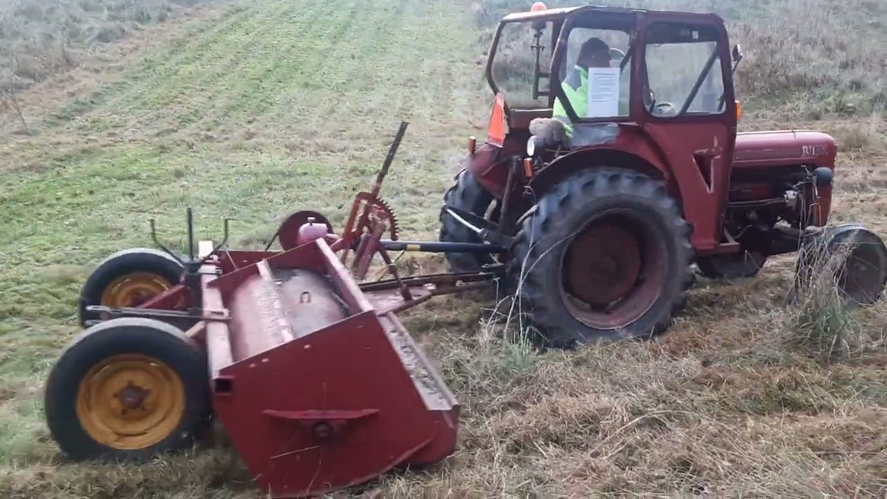 Bukh 302 med Taarup slaghack.
