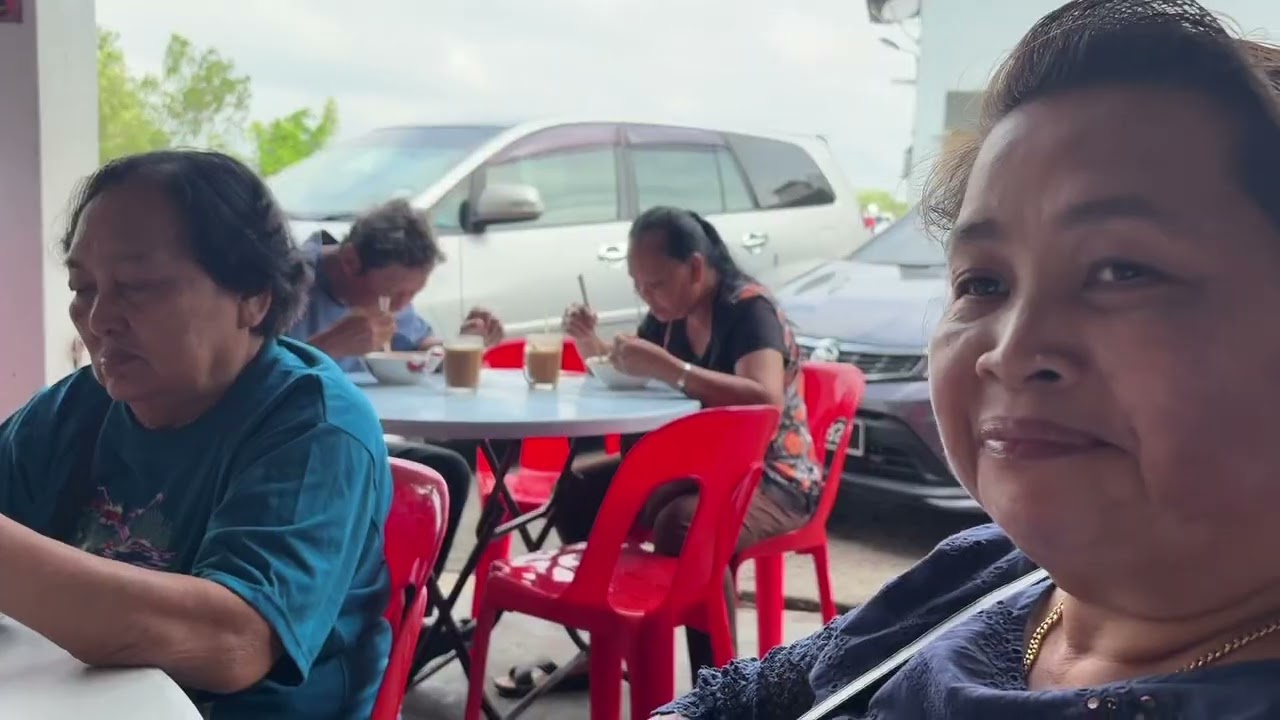 Sarapan Santai di Sarikei // Bubur Caca Jadi Penutup