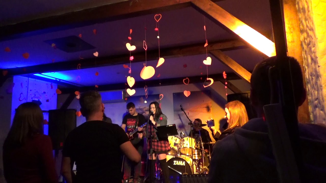 Bilokacja - fragment koncertu w restauracji 