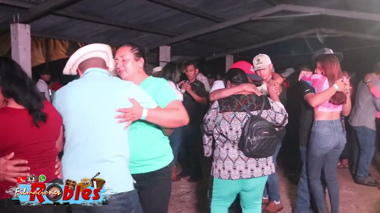 LA AMIGA DEL PERRO, CON ISAAC TORRES, Y SU CONJUNTO ASI ES MI TRADICION, LAS NEGRITAS DE CAPIRA.