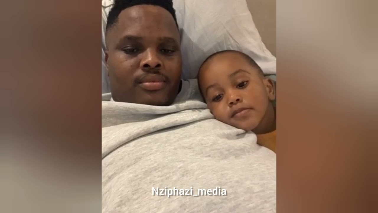 Khuzani edlala u happy family nendodana yakhe 😊✌️