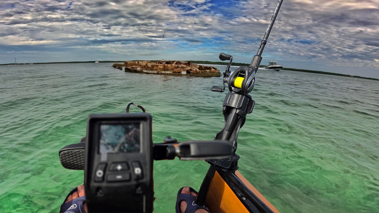 Piscifun Alloy M2 против тарпонов в Ки-Ларго, Флорида-Кис на каяке Old Town Ocean Kayak Malibu ePDL+