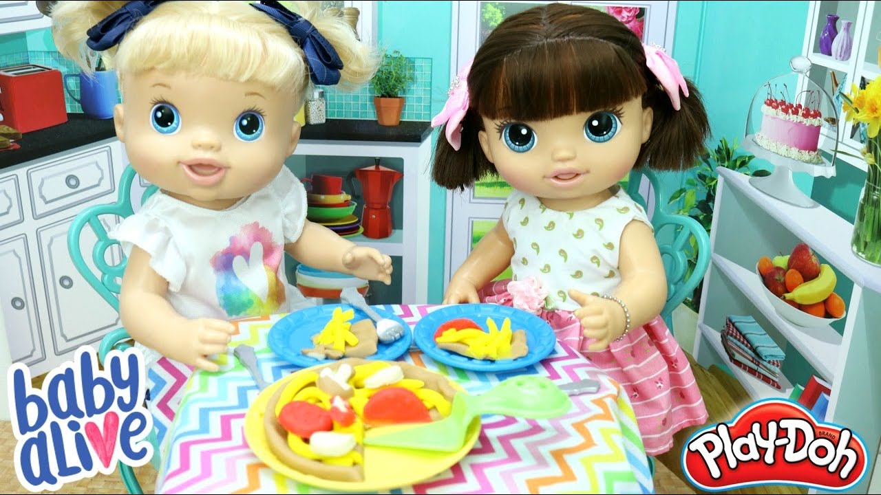 BABY ALIVES DUDA E ALICE COMENDO PIZZA DE MASSINHA NO LANCHE