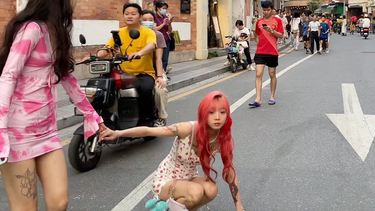 Girls are so colorful and beautiful in Guangzhou city，China！ 色彩缤纷的女孩，有一种独特的魅力！实拍中国广州，街景真漂亮