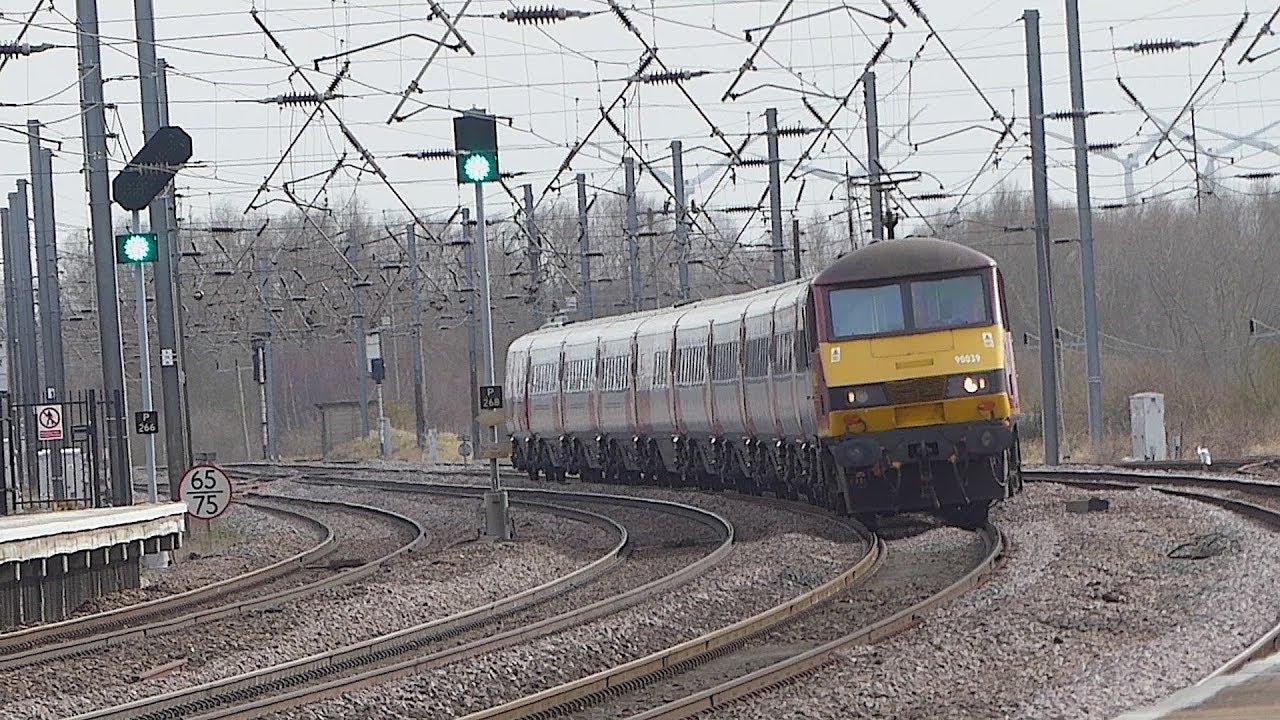 Virgin Trains East Coast 225s at speed. Sandy (ECML)