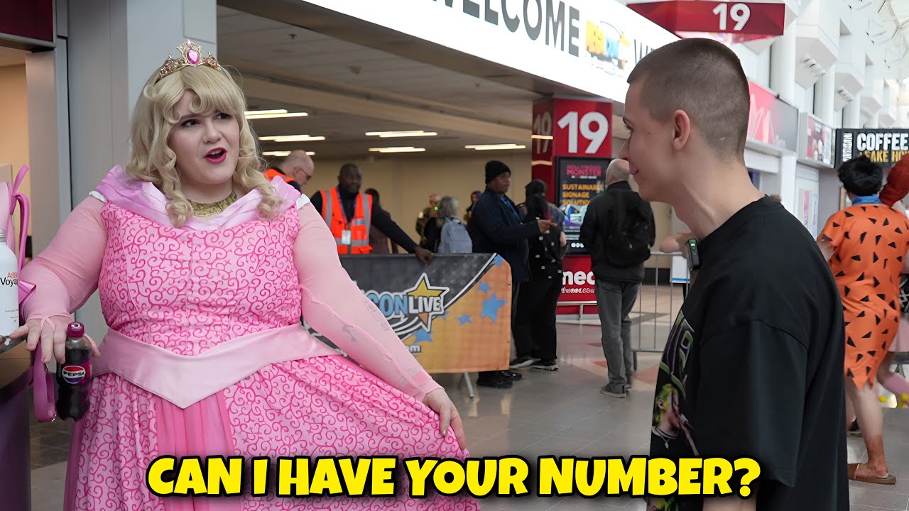 Trolling Cosplayers Until I Get Kicked Out&hellip;