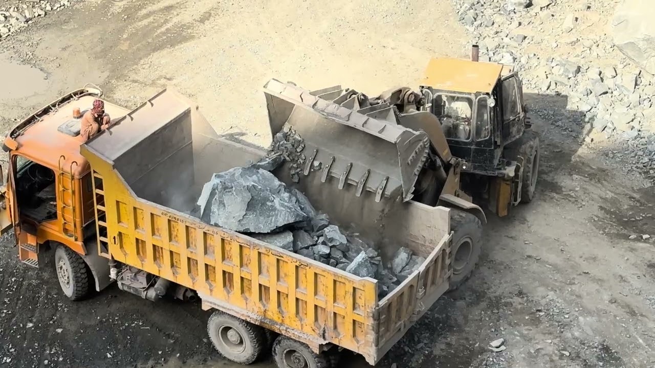 Caterpillar 966E Rock Loading Process &ndash; Full Operation