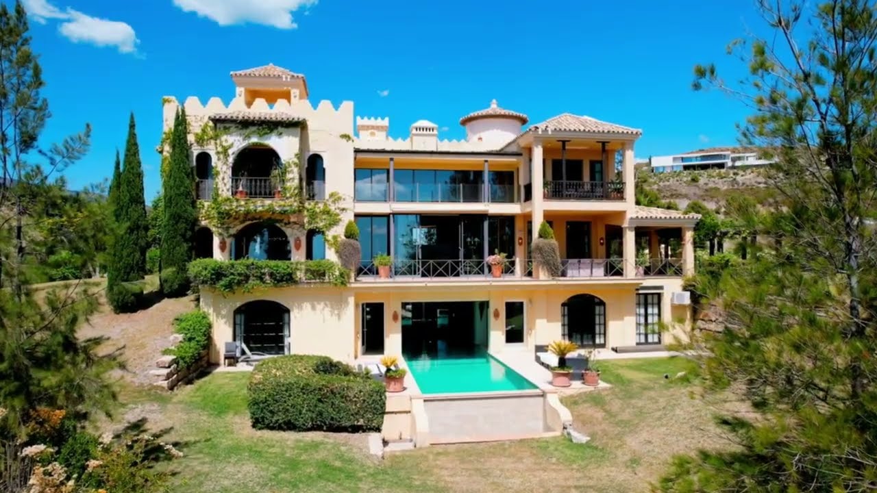 Moorish Style Villa For Sale in Marbella Club Golf, Benahavis