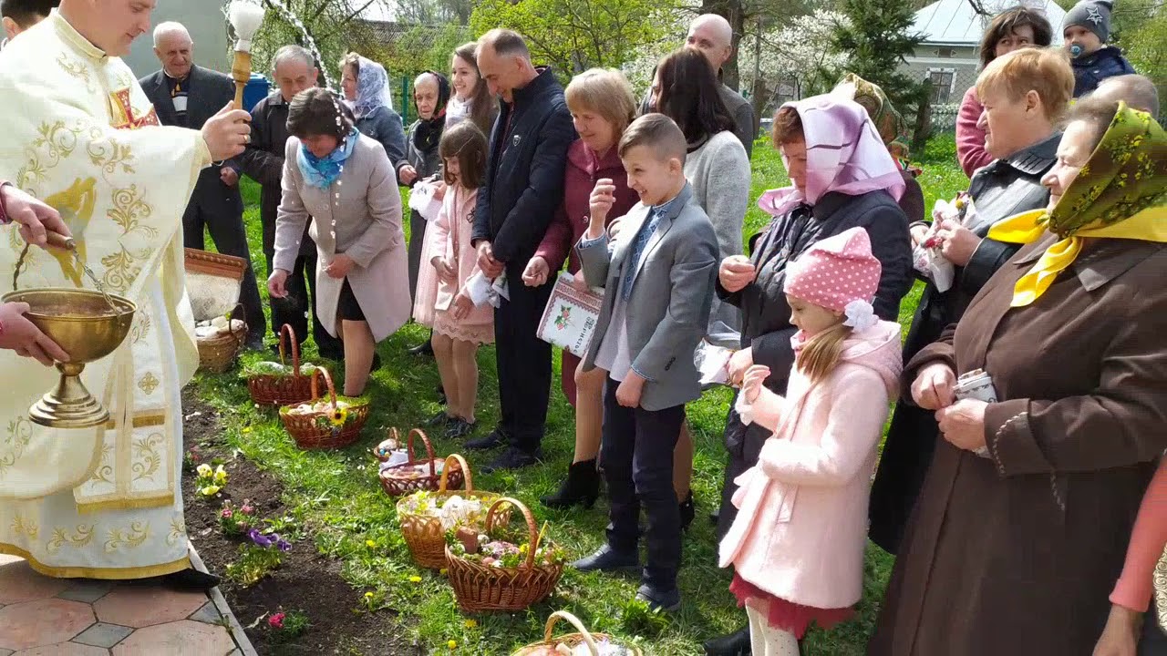 Освячення пасок на парафії Різдва пресвятої Богородиці в селі Вищі Луб'янки