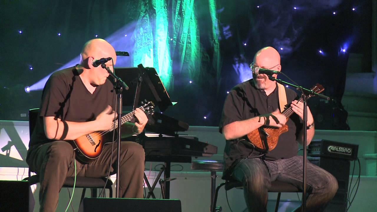 Ian Henderson & Phil Doleman play the ukulele Bossa Nova style