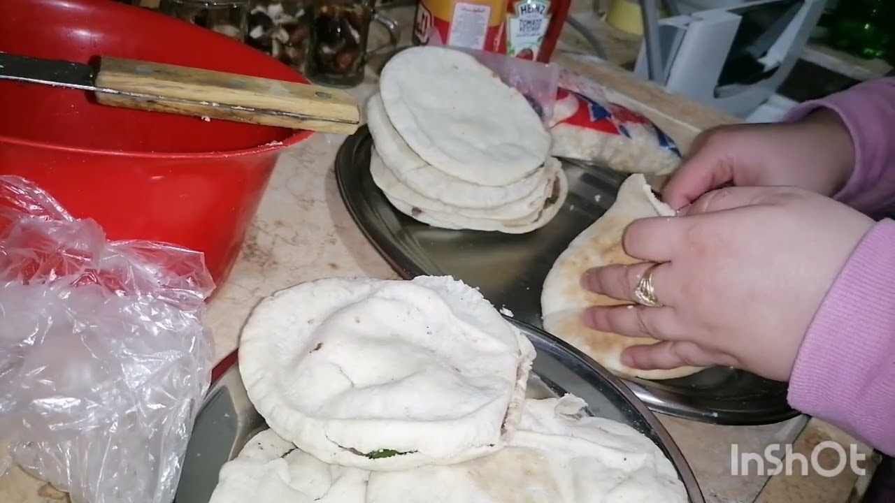روتين سريع عملت حواوشي بيتي انما وهم 🌛🌛نضفت ورقت وعملت أكل مطاعم كمان ☕🍗🍗🌙