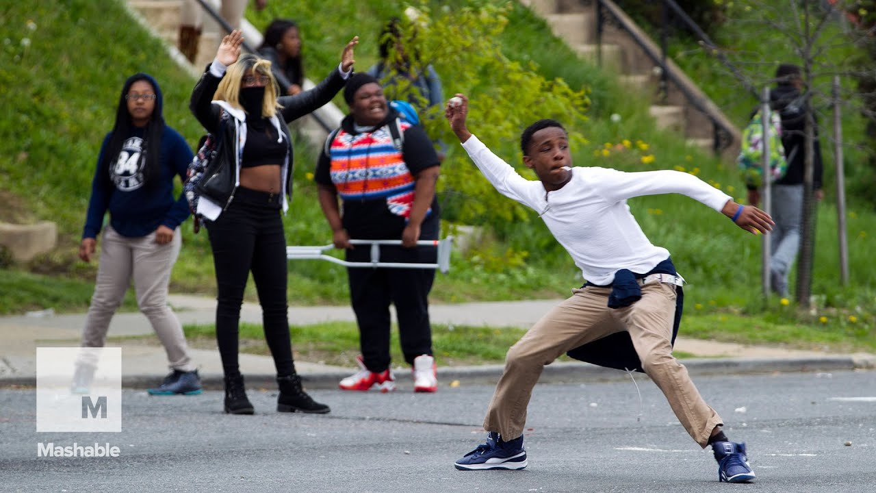 Baltimore police clash with protesters after Freddie Gray funeral | Mashable