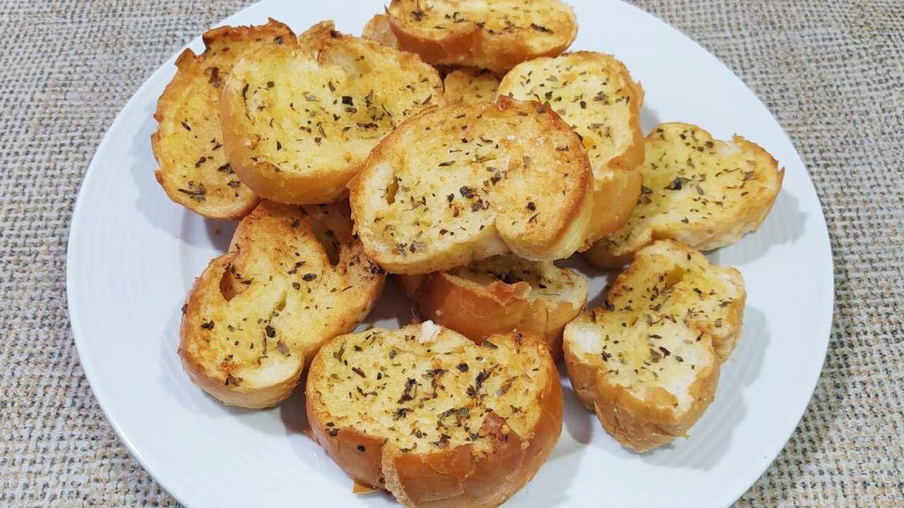 TORRADA TEMPERADA NA AIR FRYER | crocantes e deliciosas | Receitas da Lauri