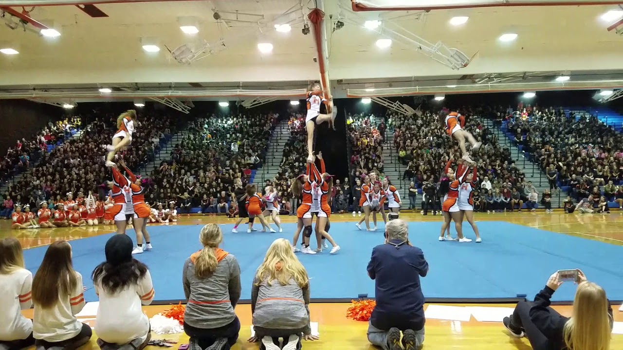 Hayfield SS cheerleading peprally 10.2018