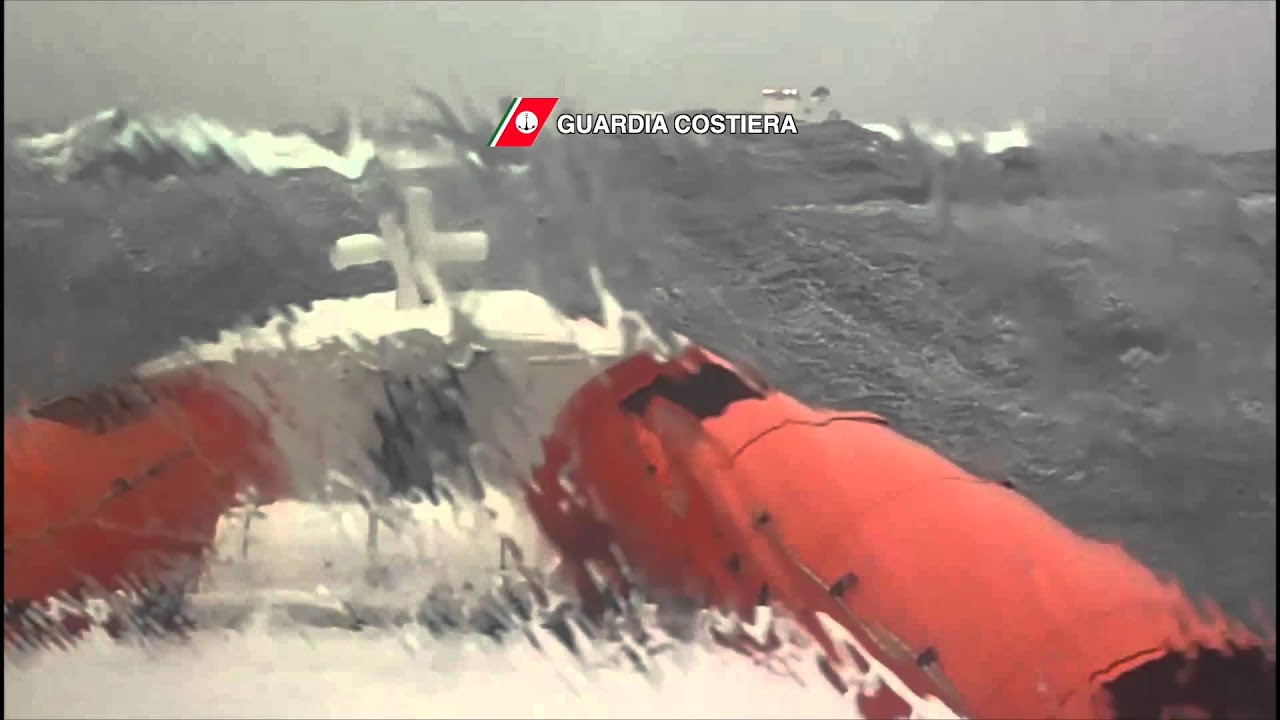 Sardegna: dieci velisti salvati in extremis dalla Guardia Costiera
