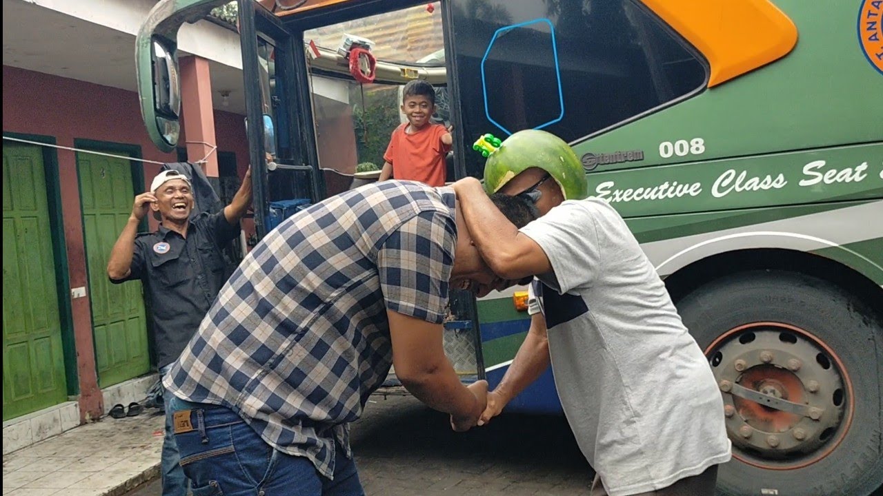 GAGAHNYA ANAK LANANG BAWA ELEKTRIK...‼️PELUKAN HANGAT UNTUK ANAK LANANG... ‼️BUS ALS 378 TIBA