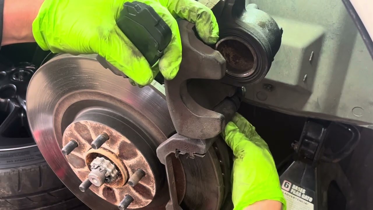 NISSAN MÁXIMA - 2016 - CAMBIO DE PASTILLAS DE FRENO.