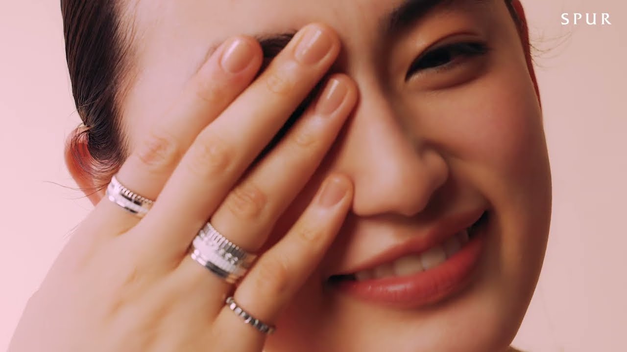 【BOUCHERON】八木莉可子と磯村勇斗がまとう新しい「キャトル」交錯するモノクロームの輝き