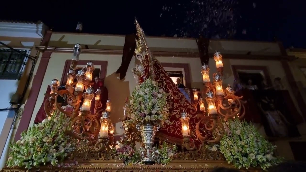 Sevillanas de Auxiliadora Martín y petalada a Ntra. Sra. de la Soledad. Hinojos 2022.