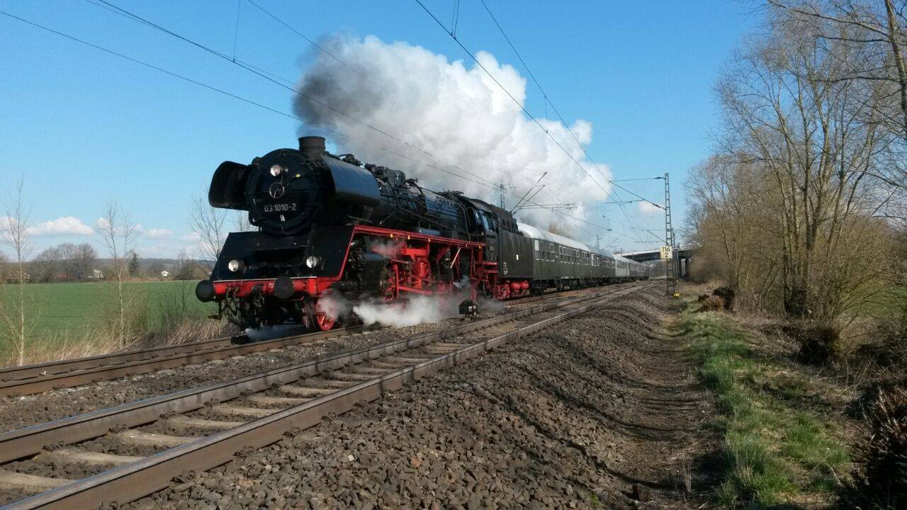 03 1010 in den Steigungen zum Siegerland