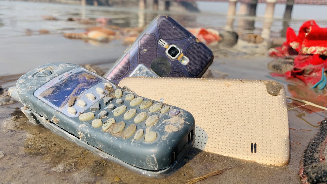 Found a very old phone in the river | Destroyed phone restoration